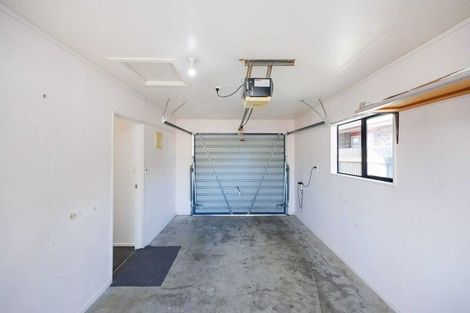 Photo of property in 2 Pinedale Parade, Milson, Palmerston North, 4414