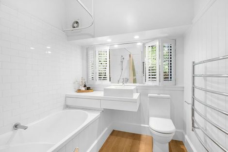 Photo of property in 166 Fendalton Road, Fendalton, Christchurch, 8052