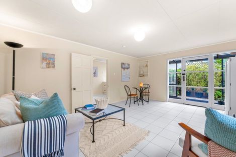 Photo of property in 33 Old Lake Road, Narrow Neck, Auckland, 0624