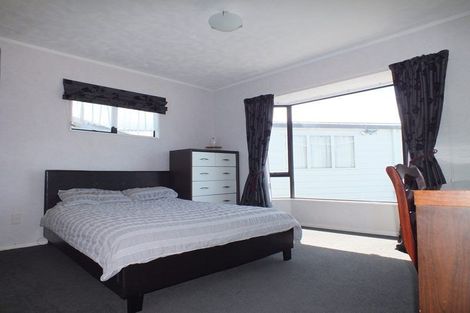 Photo of property in 87 Hillcrest Drive, Kelvin Grove, Palmerston North, 4414