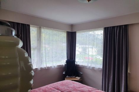 Photo of property in 1 Holmes Grove, Naenae, Lower Hutt, 5011