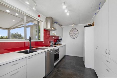 Photo of property in 11 Virginia Place, Whalers Gate, New Plymouth, 4310