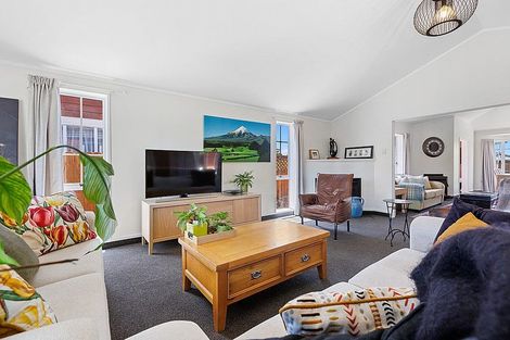 Photo of property in 35 Heta Road, Highlands Park, New Plymouth, 4312