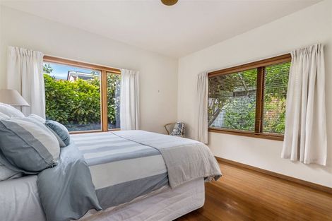 Photo of property in 31 Taupata Street, Redcliffs, Christchurch, 8081
