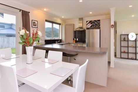 Photo of property in 31 Mcewen Crescent, Riverstone Terraces, Upper Hutt, 5018