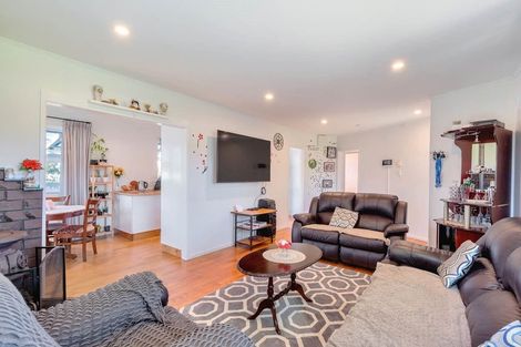 Photo of property in 31 Thornlow Street, Glendene, Auckland, 0602