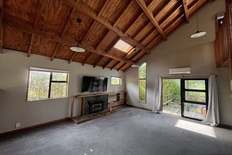 Photo of property in 11 Richmond Hill, Glenside, Wellington, 6037