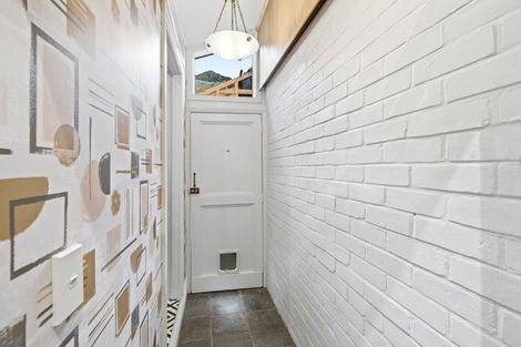 Photo of property in 47 Hawkhurst Road, Lyttelton, 8082