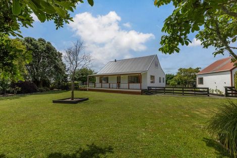 Photo of property in 461 Tararua Road, Levin, 5571