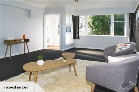 Photo of property in 7 Warrington Grove, Newlands, Wellington, 6037