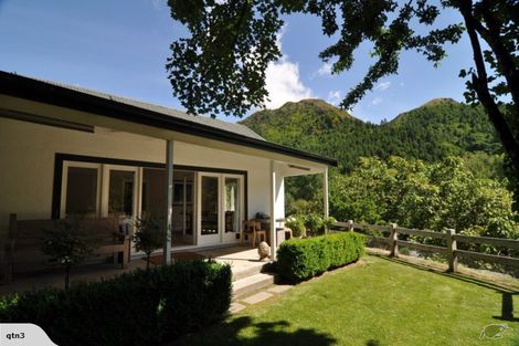 Photo of property in 2 Berkshire Street, Arrowtown, 9302