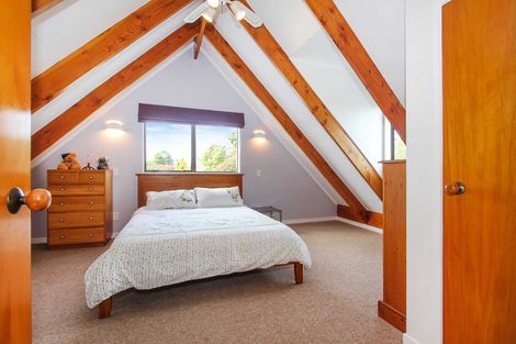 Photo of property in 2/28 Fairdale Place, Birkdale, Auckland, 0626