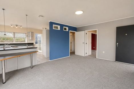 Photo of property in 2/66 Becroft Drive, Forrest Hill, Auckland, 0620