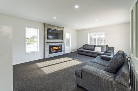 Photo of property in 4 Goldie Place, Rolleston, 7614