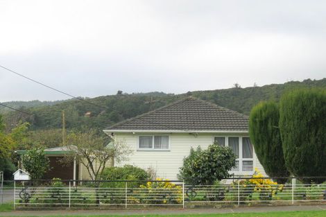 Photo of property in 333 George Street, Stokes Valley, Lower Hutt, 5019