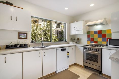 Photo of property in 2/23 Ludlow Terrace, Totara Vale, Auckland, 0627