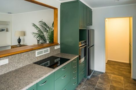 Photo of property in 52 Grays Road, Plimmerton, Porirua, 5026