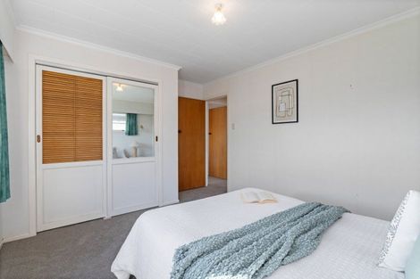 Photo of property in 6c Fairview Place, Westown, New Plymouth, 4310