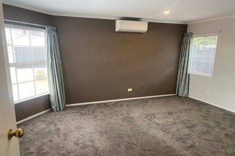 Photo of property in 11 Shelter Grove, Frankleigh Park, New Plymouth, 4310