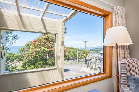 Photo of property in 71 Maungaraki Road, Korokoro, Lower Hutt, 5012