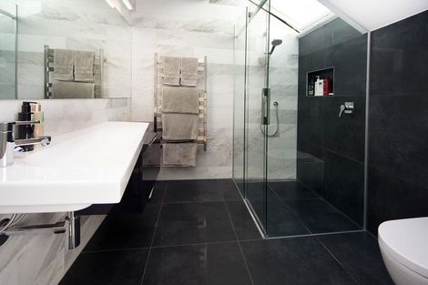 Photo of property in 145 Queen Street, Northcote Point, Auckland, 0627