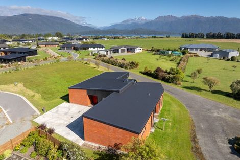 Photo of property in 35 Paton Place, Te Anau, 9600