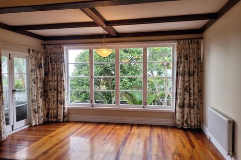 Photo of property in 103 Fulford Street, New Plymouth, 4310