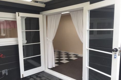 Photo of property in 2 Chaucer Road, Hospital Hill, Napier, 4110