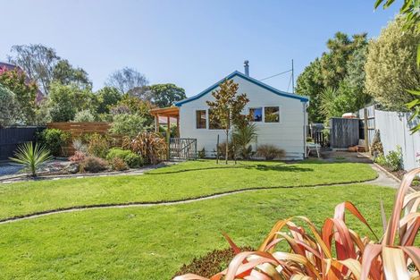 Photo of property in 16 Ensors Place, Waikuku Beach, 7402