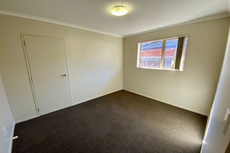 Photo of property in 10 Burton's Drive, Swanson, Auckland, 0614
