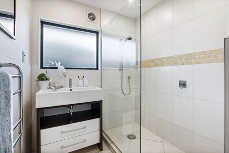 Photo of property in 48 Lakeside Drive, Orewa, 0931