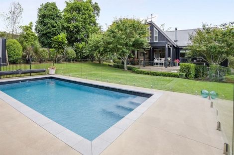 Photo of property in 7 Ngarahana Avenue, Paremoremo, Auckland, 0632