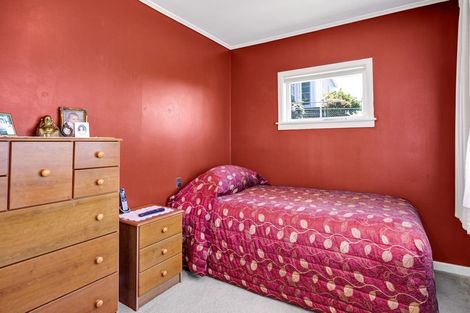 Photo of property in 77 Omata Road, Marfell, New Plymouth, 4310