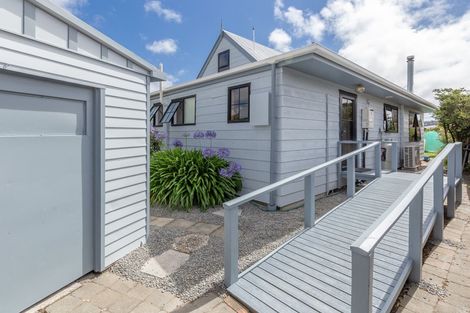 Photo of property in 11 Warner Place, Heathcote Valley, Christchurch, 8022