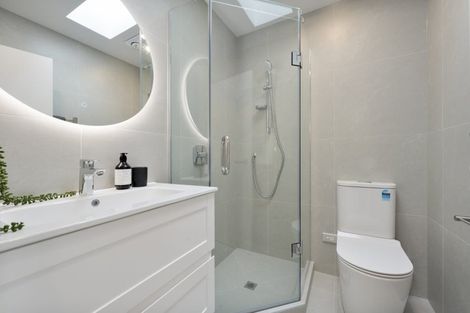 Photo of property in 31 Tiroroa Avenue, Te Atatu South, Auckland, 0610