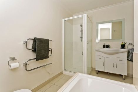 Photo of property in 2d/47 Stanhope Road, Mount Wellington, Auckland, 1051