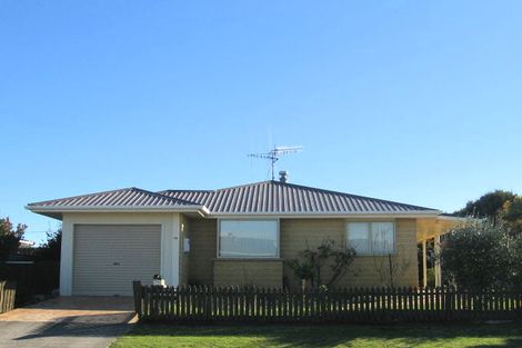 Photo of property in 79 Norfolk Crescent, Otaki Beach, Otaki, 5512