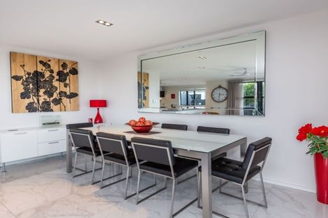 Photo of property in 9 Inverness Lane, Redcliffs, Christchurch, 8081