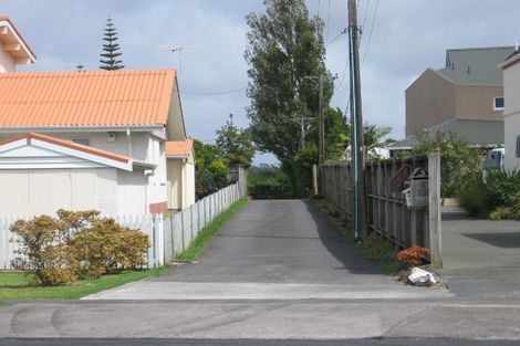Photo of property in 2/138 East Coast Road, Forrest Hill, Auckland, 0620