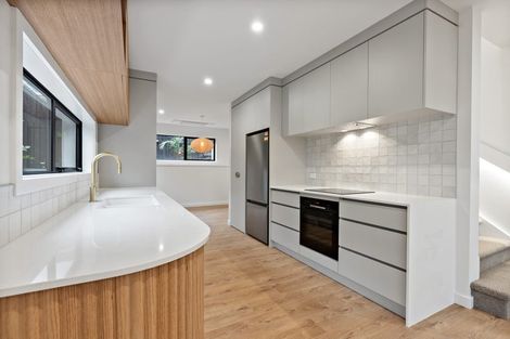 Photo of property in 28 Dawnhaven Drive, Te Atatu Peninsula, Auckland, 0610