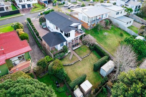 Photo of property in 16 Knightsbridge Drive, Forrest Hill, Auckland, 0620