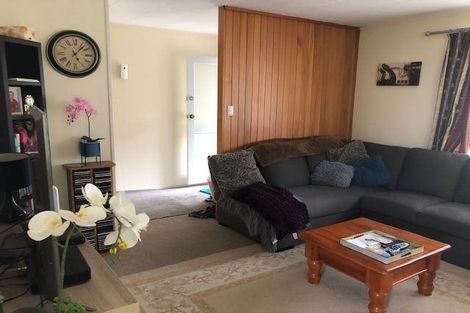Photo of property in 33 West Harbour Drive, West Harbour, Auckland, 0618