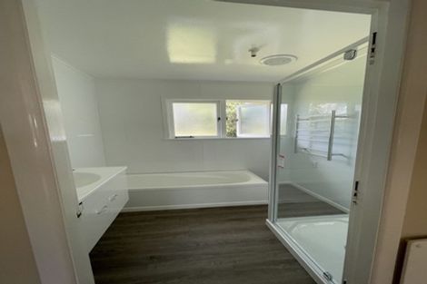 Photo of property in 8 Barron Drive, Green Bay, Auckland, 0604