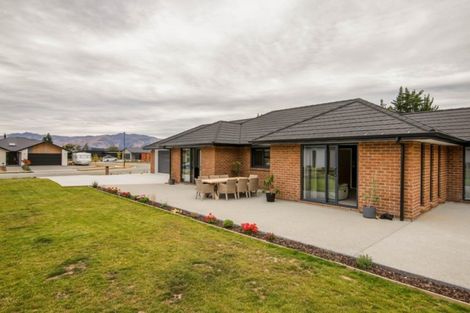 Photo of property in 33 Kingfisher Crescent, Albert Town, Wanaka, 9305