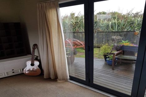 Photo of property in 8 Unity Road, Waitakere, Henderson, 0781