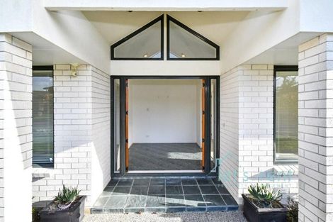 Photo of property in 2 Pat O'connor Place, Manurewa, Auckland, 2105