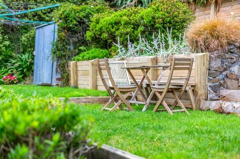 Photo of property in 107 Houghton Bay Road, Houghton Bay, Wellington, 6023