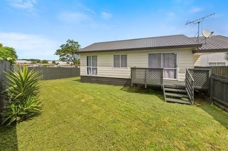 Photo of property in 2/20 Solveig Place, Randwick Park, Auckland, 2105