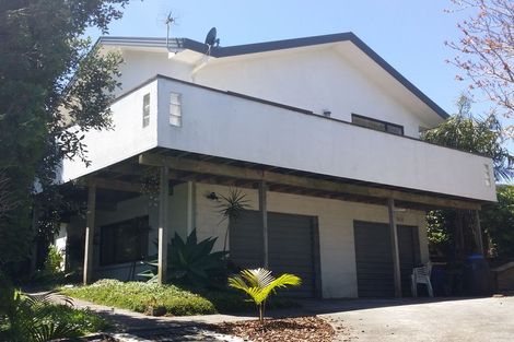 Photo of property in 3b Louise Place, West Harbour, Auckland, 0618