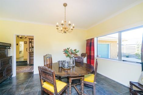 Photo of property in 24 La Lena Grove, Fitzherbert, Palmerston North, 4410
